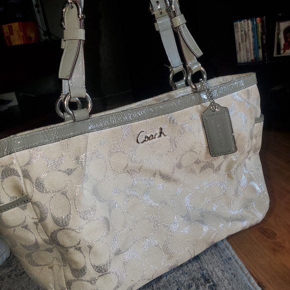 Purse - Picture 2 of 5